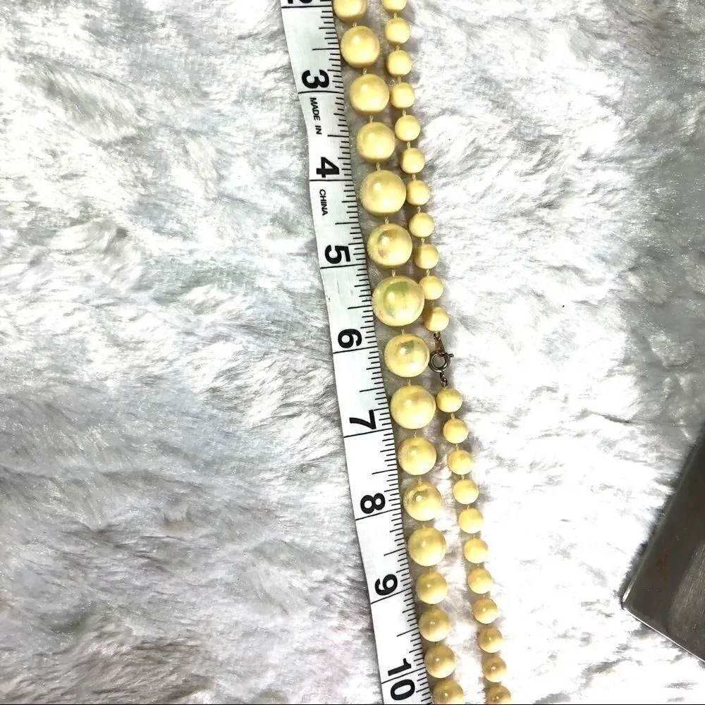 Light yellow plastic bead vintage 1980’s necklace